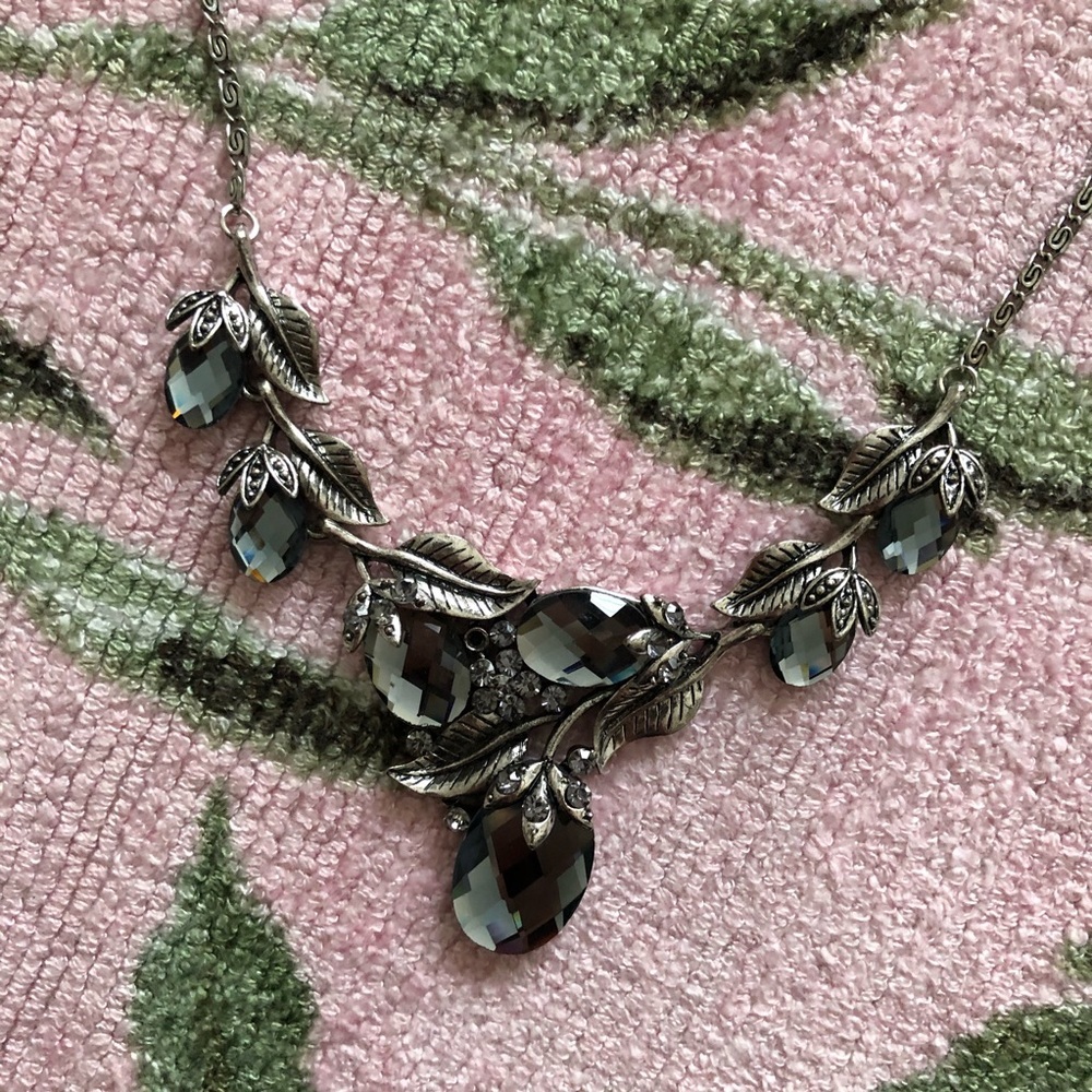 Silver necklace w/ Swarovski crystals - Picture 2 of 12
